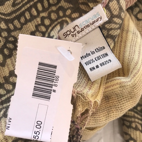 Subtle Luxury Green Spun Scarf - Picture 3 of 10